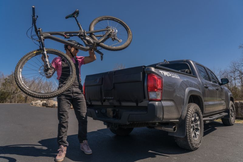 Kuat Huk 54 Inch Straight Tailgate Pad - 5 Bike Mid Size