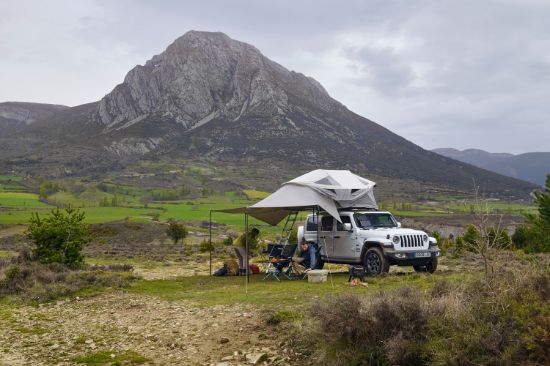 Thule Approach Rooftop Tent - S - Pelican Gray