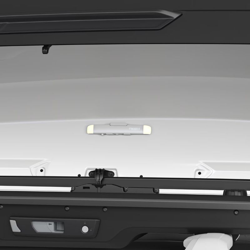 thule motion 3 box light