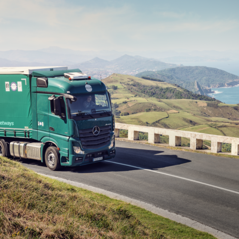 Picture of Dometic RTX 1000 Air Conditioner - 1200W 12V