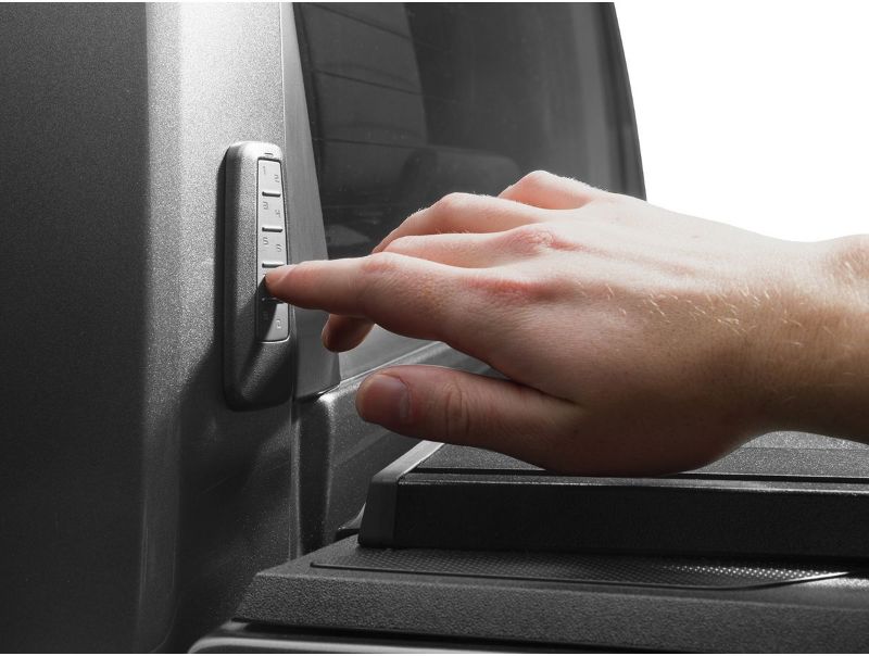 Picture of Retrax EQ Retractable Tonneau Cover - EQ0338