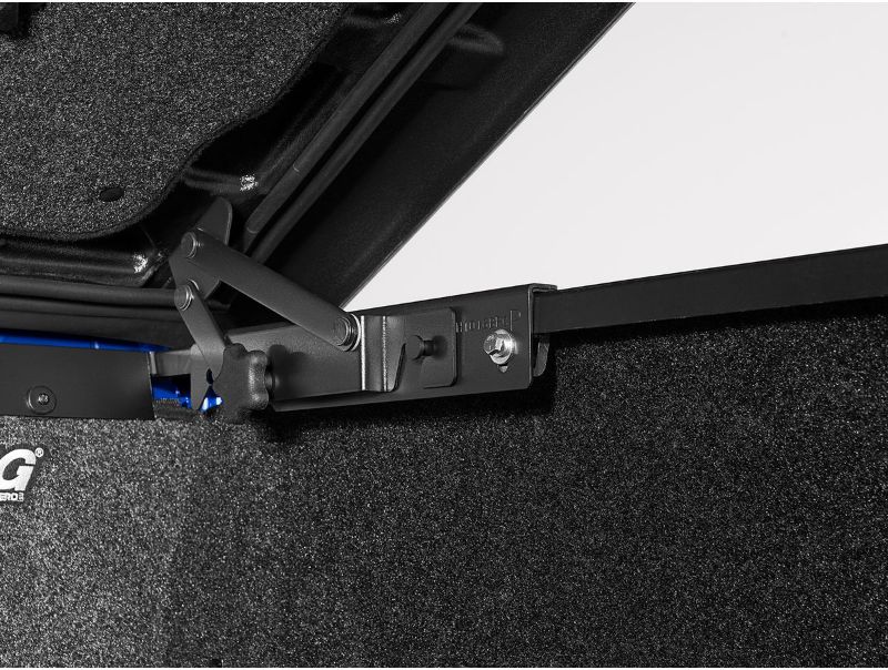 Picture of UnderCover Elite LX Hard One Piece (Painted) Tonneau Cover - UC5098L-KAD