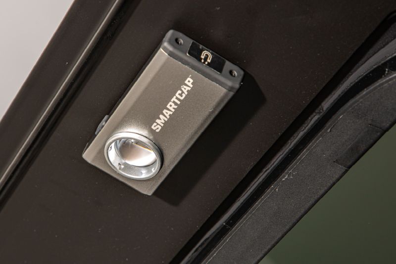 Picture of SmartCap Torch Universal Truck Bed Cap Light - SA1101