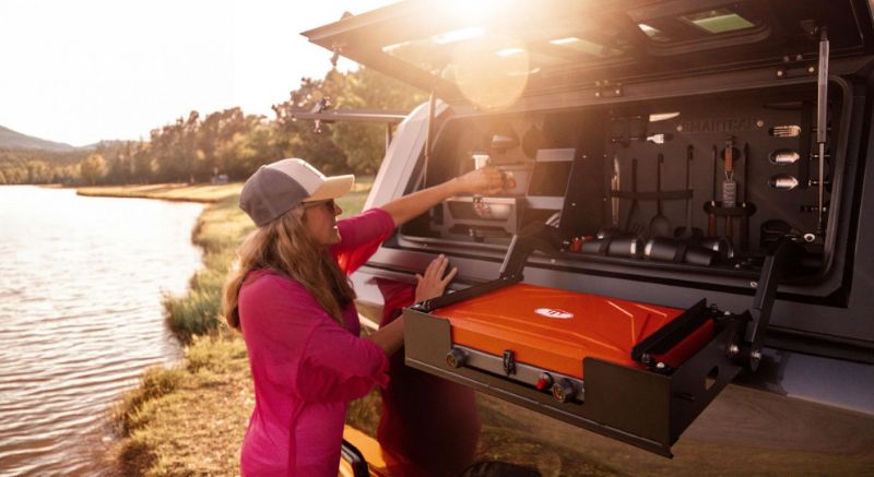 Picture of SmartCap EVOd Defender Truck Cap - 2019-2026 Chevrolet Silverado/GMC Sierra 1500 (5'8" Bed) - ED0100-MB