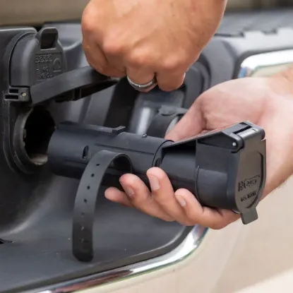 Picture of Curt Echo Mobile Trailer Brake Controller, 7-Way, Bluetooth® Smartphone Connection - 51180