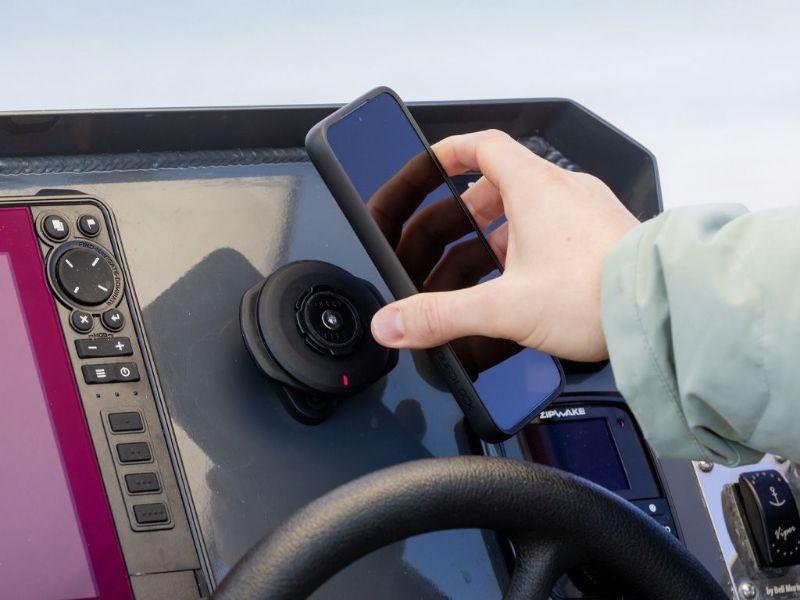 Picture of Quad Lock 12-24V Waterproof Wireless Charging Head